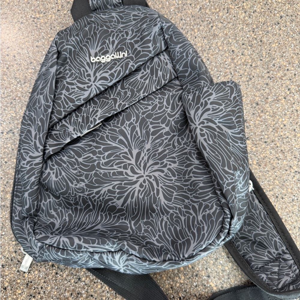 Baggallini Gray Floral Sling Bag
